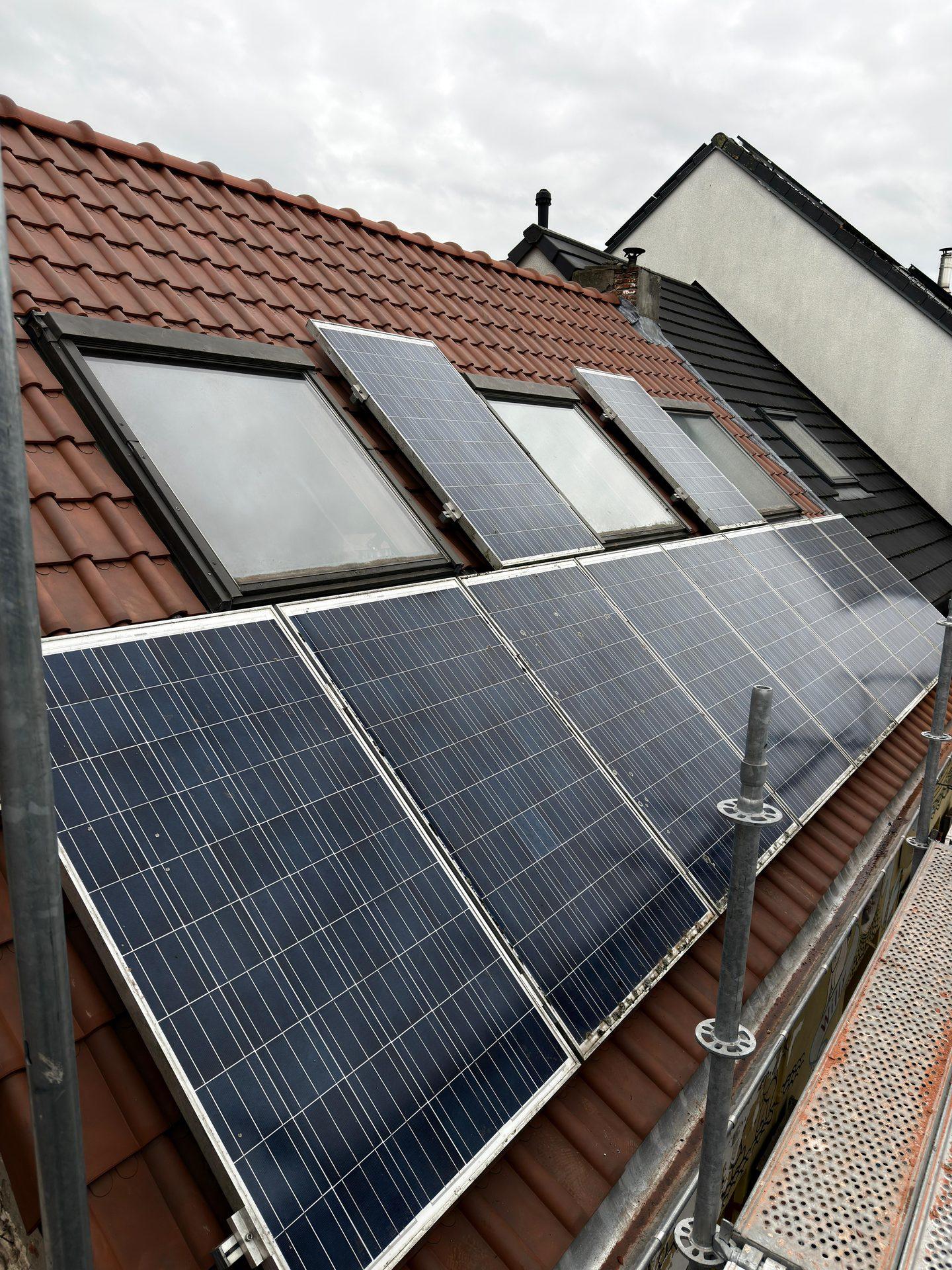 Drie nieuwe Velux-dakvensters in het vernieuwde dak in Bornem