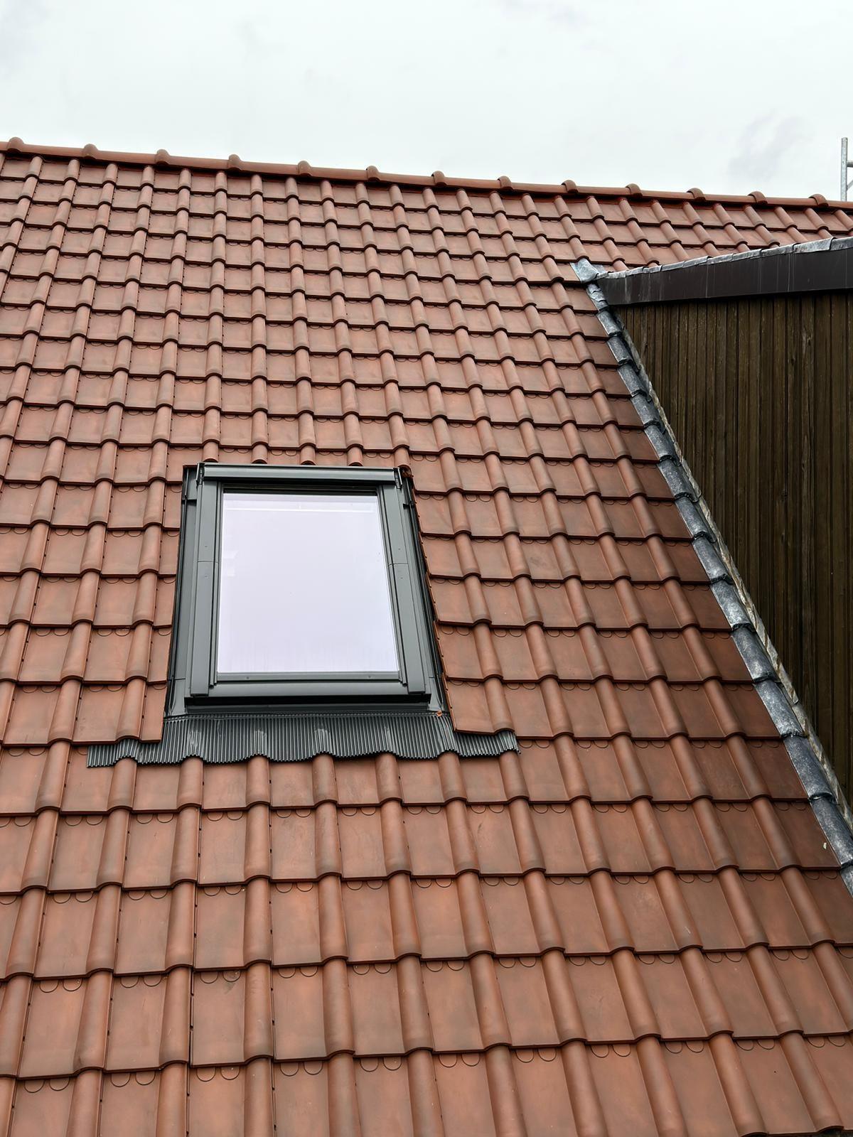 Strak dakvlak met Velux na de dakwerken in Bornem