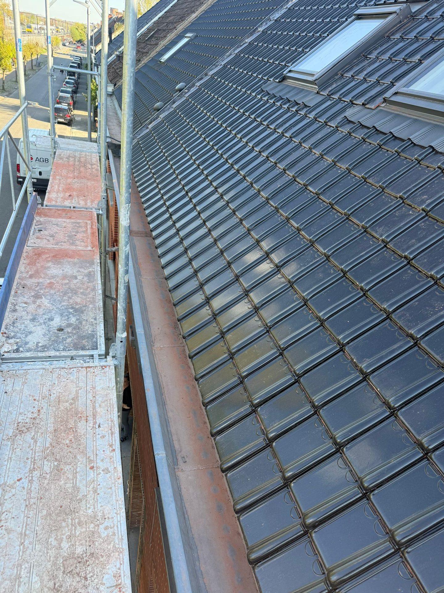 Dakvlak met nieuwe Velux-dakvensters na de dakwerken in Melle