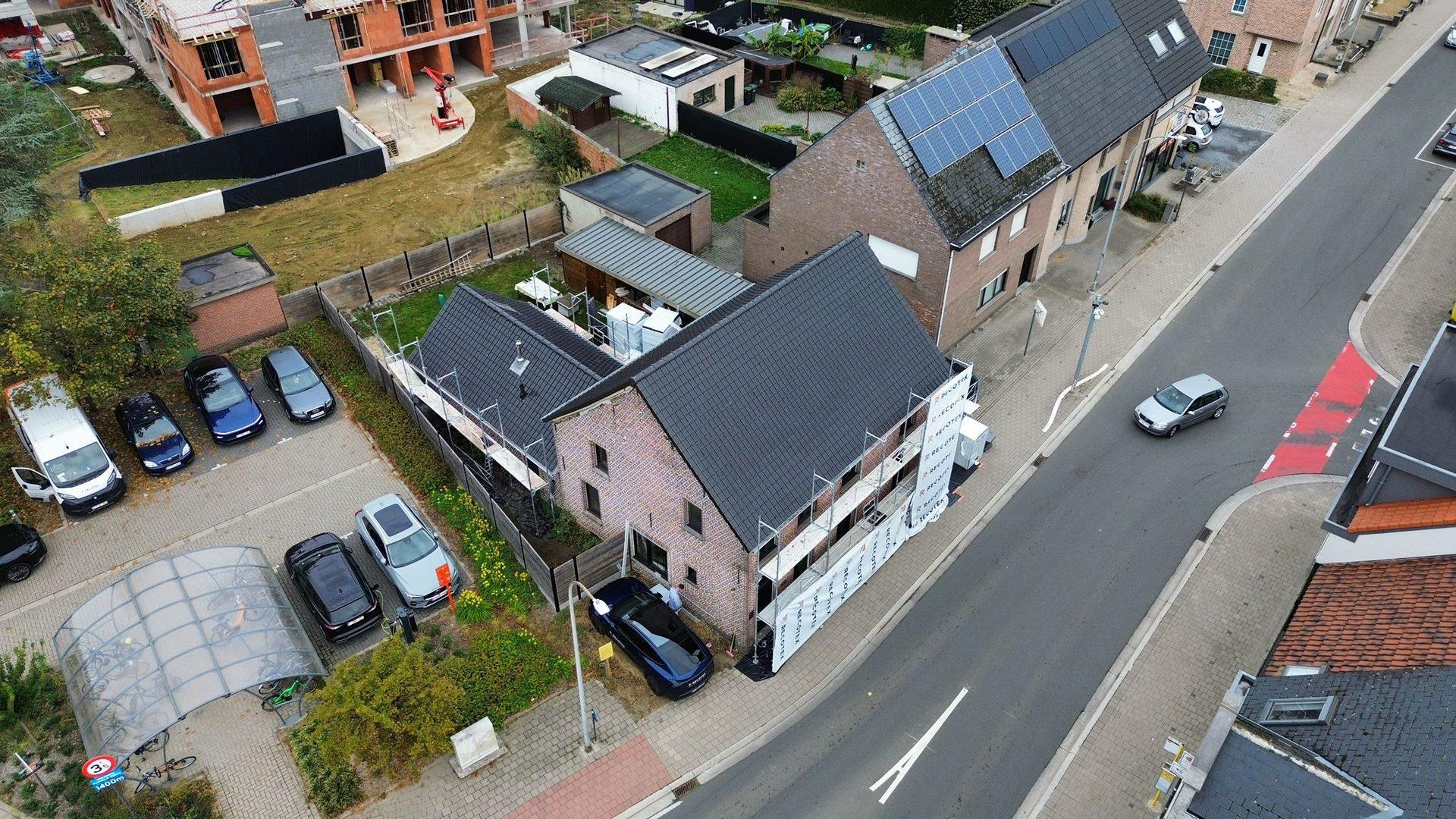 Dakwerken in Putte: vrijstaande woning met nieuw antraciet pannendak door Recotex